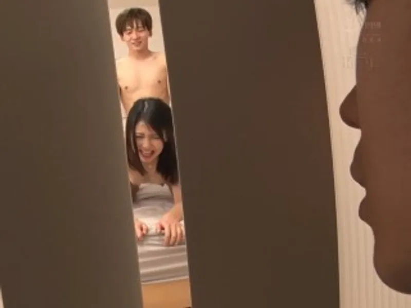 Thanh niên đang vụng trộm với chị hàng xóm thì anh ông chồng về...