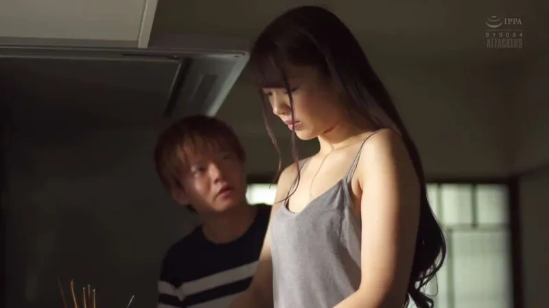 Bồ của chị gái xoạc cô em bà xã đang lận đận vì thất tình